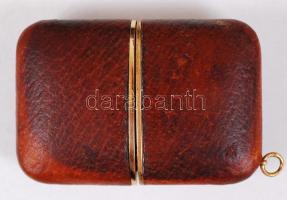 Stowa Convertible elegáns utazóóra bőrborítású tokban, láncra akasztható, kiválóan működik. A hátulj...