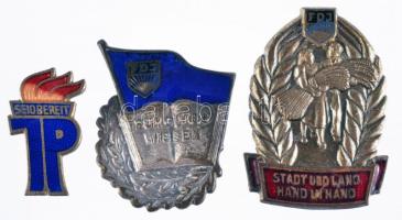 NDK 3db zománcozott jelvény: "Freie Deutsche Jugend (FDJ) - Für gutes wissen", "FDJ - Stadt und Hand, Hand in Hand", "Jung Pionier (JP) - Seid bereit" T:2,2- GDR 3pcs of enamelled badges: "Freie Deutsche Jugend (FDJ) - Für gutes wissen", "FDJ - Stadt und Hand, Hand in Hand", "Jung Pionier (JP) - Seid bereit" C:XF,VG