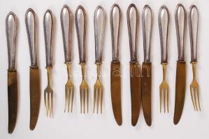 1872-1922 6db réz villa és kés 800-as tisztaságú, bécsi jelzéssel ellátott ezüst (Ag) nyéllel /  Brass knife and fork set (6 pcs) with silver handle hallmarked by imperial Vienna (800/1000 fineness), br: 269gr