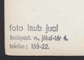 Cca 1940 Laub Juci: Műtermi vintage fotó, pecséttel jelzett 24x17 cm