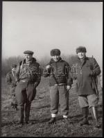 1964 Vigovszki Ferenc: Kádár János vadászaton, sajtófotó 24x18 cm