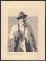 1930-1931 Orphanidesz János: Vadászportrék; vintage fotók, az egyik művészfólián keresztül másolva, aláírt; képméret 16x11 cm, papírméret 24x18 cm