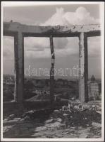 Cca 1945-1946 Budai látkép a háború után; 23x17 cm