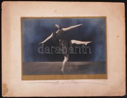 1924 Balázs (?): Bodor Kata egy lábon; vintage fotó, Szentpál Olga mozgásművészeti iskola növendékér...