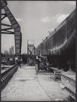 Cca 1950-1960 Kotnyek Antal (1921-1990): vintage fotói, a hajógyárból; jelzetlen, a szerző hagyatéká...