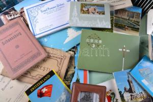 22 db főleg modern külföldi leporello és késlapsorozat tokkal, benne 3 régi: Musée de Louvre, Bucharest, Schaessburg / 22 mainly modern leporello and postcard series with case, between them 3 old: Musée de Louvre, Bucharest, Schaessburg