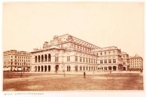 1880-1890 A bécsi Operaház épülete. Vintage városkép, kartonra ragasztva /  Staatsopernhaus, Vienna, mounted on carboard, 15x24/25x33cm