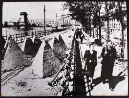 1945 A Lánchíd és környéke Ostrom után, 3db nagyméretű fotó, 30x40cm