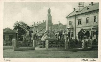 Siófok Balaton Szálloda, Hősök szobra