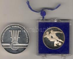 1978. "Argentína" + 1995. "Ausztria-Magyarország kézilabda" 2 klf fémplakett díszdobozban, ill. dísztokban T:PP