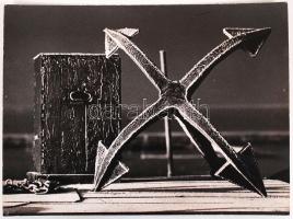 1970-1980 Gebhardt György (1910-1993): Téli csendélet. Vintage fotó, kartonra kasírozva, feliratozva, a szerző hagyatékából, 28x38cm