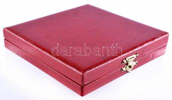 ~1975. "68. OMÉK (Országos Mezőgazdasági és Élelmiszeripari Kiálltás) Budapest" emlékplake...