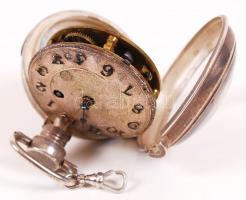 cca 1880 Spindli szerkezetű, elölkulcsos, üvegfedelű, ezüst (Ag) svájci zsebóra, arab számjegyű ezüs...