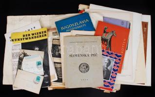 cca 1910-1960 Építész témájú nyomtatvány tétel fotókkal, tervrajzokkal, egyebekkel, építészek névjegyeivel, köztük több aláírt.