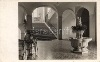 Budapest XI. Szent Imre herceg útja (ma Villány út) 5-7. Redemptorissza szerzetesnők tan- és nevelőintézete (ma Szent Margit Gimnázium), lépcsőház ivó kúttal