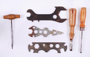 6 db szerszám, villáskulcs, véső, csavarhúzó, stb