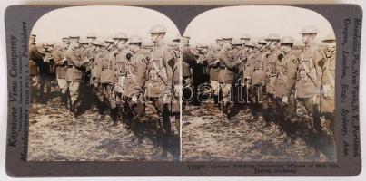 cca 1918 I. világháború. Pershing tábornok kitüntet. Sztereófotó. / cca 1918 World War I. general Persing. Military stereo photo