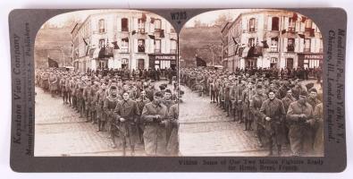 cca 1918 I. világháború. Amerikai katonák Brestben. Sztereófotó. / cca 1918 World War I. US soldiers in Brest. Military stereo photo