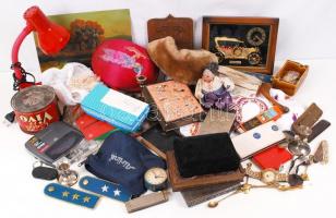 Óriási bolhapiac tétel órákkal, szövetekkel, porcelánnal, kis apróságokkal