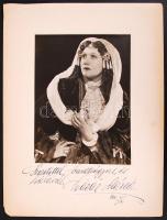 1944 Lázár Mária színésznő aláírása, üdvözlő sorai, nagyméretű fotó, paszpartura ragasztva 23x17 cm