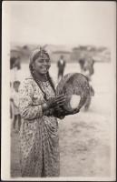 cca 1930 Bolgár cigány nő fényképe / Bulgarian gypsy