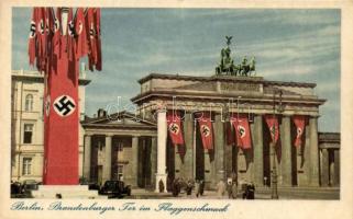 Berlin Branderburger Tor im Flaggenschmuck / NS decorated gate, colour postcard!