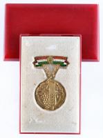 ~1965. "Kiváló Termelőszövetkezeti Dolgozó" kitüntetés dísztokban T:1(tok kissé sérül)