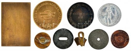 Kis vegyes tétel: zománcozott kitűző/jelvények + emlékérmek + sportérmek, összesen 9db T:vegyes