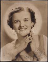 1937 Josephine Antoine (1907-1971) operaénekesnő dedikált portréképe. Használtas állapot, 23x18 cm