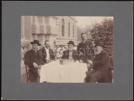 1912  Fotó a bizottságról, amely előtt József Ferenc főherceg 1912. május hó 29-én érettségi vizsgáját letette a budapesti II. ker. kir. egyetemi kath. Főgimnáziumban; Korabeli felirattal, 12x16 cm, karton 18x24 cm