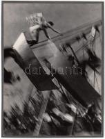 cca 1950-1960 Hajóhinta. Fotó kartonra ragasztva 23x17 cm
