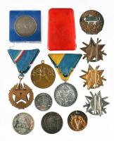 Kis doboznyi vegyes kitüntetés, érem és jelvény, közte "Katonai tízpróba (KTP)" bronz, ezü...