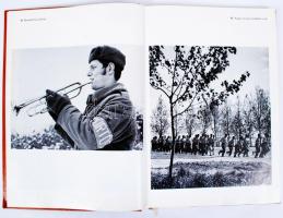 A szocialista haza szolgálatában Bp., 1979 Zrínyi. Rengeteg képpel. Műbőr kötésben és külön tékában