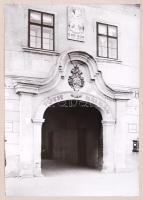 cca 1970 Mosonmagyaróvár, a Korona Szálló barokk homlokzata (Tóth Kálmán Bor-, sörmérés), kartonon, 23x16,5/35x25cm