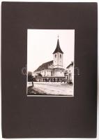 cca 1930 Bácsfalu, templom, kartonra ragasztva, 17x12/35x25cm