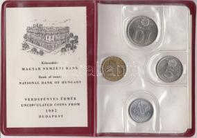 1982. 2f-10Ft 9klf "Magyar Népköztársaság" forgalmi érméi sötétbordó műbőrtokban T:1