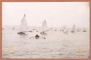 1925 Vitorlásverseny a Balatonon, vintage fotó kartonra kasírozva, feliratozva, 11x16,5/24x32cm