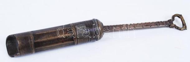 cca 1800 Réz lőporadagoló, cizellált, 18 cm / obturator made of copper