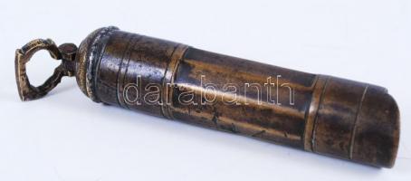 cca 1800 Réz lőporadagoló, cizellált, 18 cm /
obturator made of copper