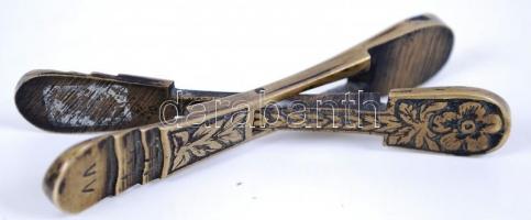 ~1800 Arany és ezüst pénzekhez használatos hordozható cizellált kézi mérleg virág díszítéssel (8cm)
...