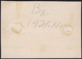 1931 Kinszki Imre (1901-1945): Parkban. Vintage fotó, jelzés nélkül, hátoldalán datált, a szerző hag...