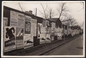 1930 Kinszki Imre (1901-1945): Választási plakátok. Vintage fotó, jelzés nélkül, a szerző hagyatékából, 6x9cm