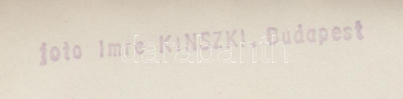 1932-1938 Kinszki Imre (1901-1945): Száradó ruhák. Vintage fotó, hátoldalán szerzői pecséttel jelzet...