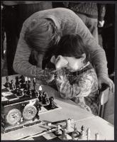 1960-1970 Sakk a fotóművészetben: Helena Suková: Gens una sumus 1-2. 2db vintage fotóművészeti alkot...