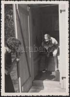 1930-1940 Ismeretlen szerző csíntalan felvétele: Csukd be!!! 8x6cm