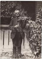 1928 Kerny István (1879-1963): "Rimóczi Lajos, az utolsó regős, Hortobágy". Vintage fotó, hátoldalán szerzői pecséttel jelzett, feliratozott, 23x17cm