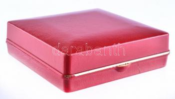 Svájc 1974. "100 éves az UPU - konferencia Lausanne" Au sorszámozott emlékérem (26.04g/0.9...