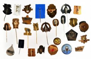 27db vegyes jelvény és kitűző, zömében zománcozott darabok T:1,2