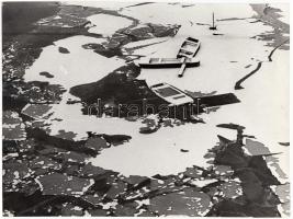 cca 1970-1980 Zsigri Oszkár vintage fotója a téli Dunáról, jelzetlen, a szerző hagyatékából, 18x24cm