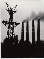 cca 1960-1970 Gebhardt György (1910-1993): Ipari táj; Iparvágány. 2db vintage fotó, az egyik aláírt, a másik jelzetlen, a szerző hagyatékából, 24x18cm